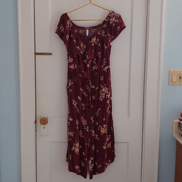 Burgundy floral jumper with pockets! - Picture 3 of 7